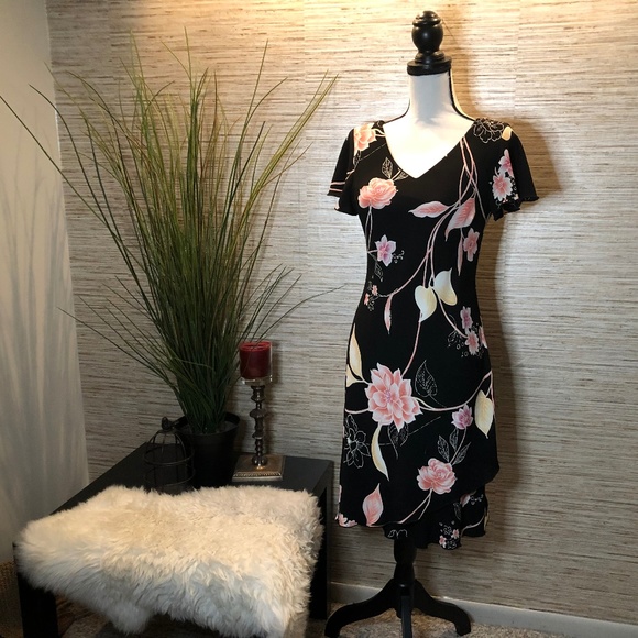 S.L. Fashions Dresses & Skirts - Short Sleeved Black Floral Dress Size 6